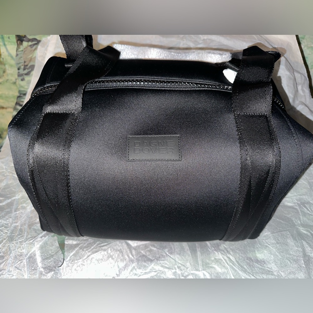 DAGNO DOVER LANDON NEOPRENE
CARRYALL BAG